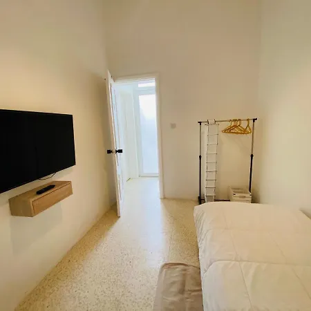 Bed And Breakfast Sliema ベッド・アンド・ブレックファスト *
